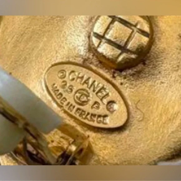 Chanel | Double Heart Dangle Earrings Gold Plated - Picture 4 of 8